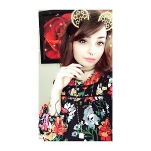 🌸MEET YOUR POSHER🌸